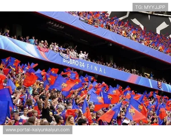 欧冠奖杯巡展启动，多城球迷互动活动举行